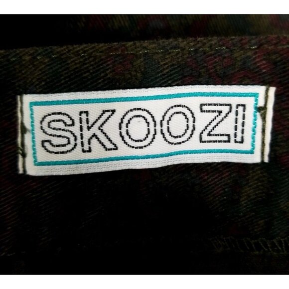 Skoozi Vtg Black/Red Pattern High Waisted Mom Shorts, No Tag, 19”L x 13”W x 18”H - Picture 4 of 5